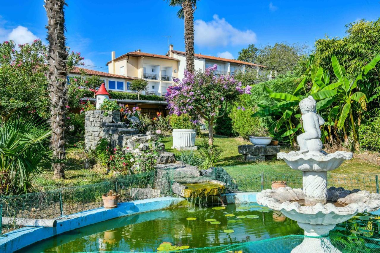 Aux Tauzins Hotel Montfort-en-Chalosse Exterior photo