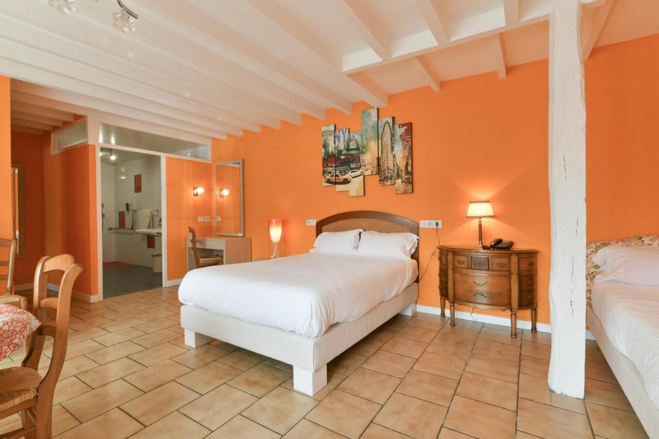 Aux Tauzins Hotel Montfort-en-Chalosse Exterior photo