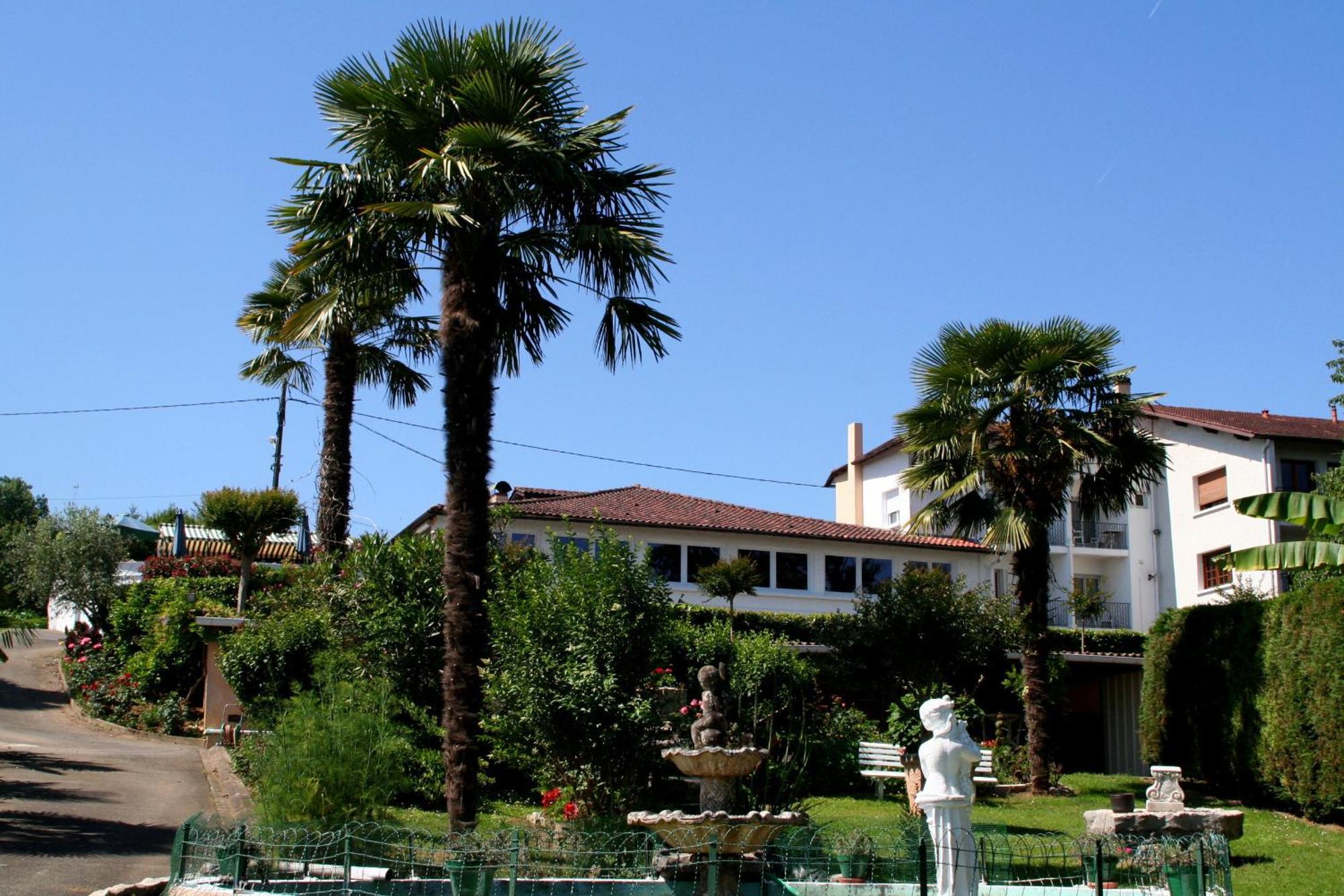 Aux Tauzins Hotel Montfort-en-Chalosse Exterior photo