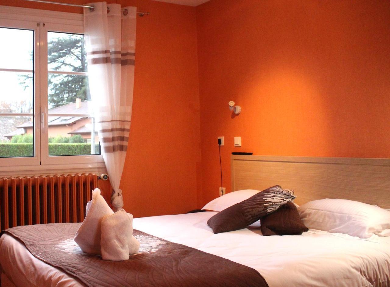 Aux Tauzins Hotel Montfort-en-Chalosse Exterior photo