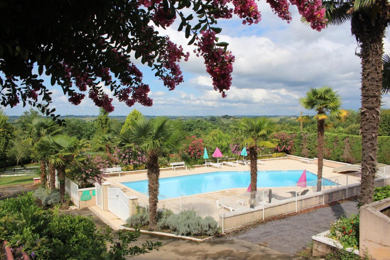 Aux Tauzins Hotel Montfort-en-Chalosse Exterior photo